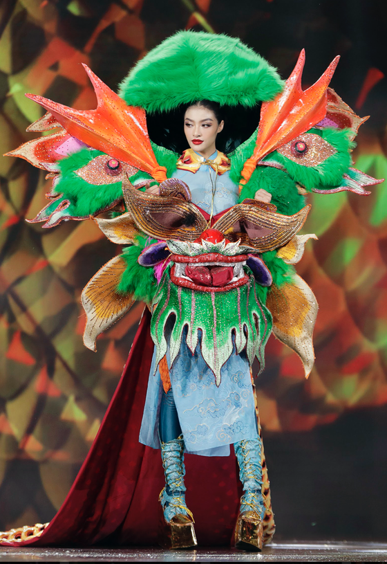 Mãn nhãn trang phục dân tộc cùng Hoa hậu Hoà bình Việt Nam 2022 ảnh 9