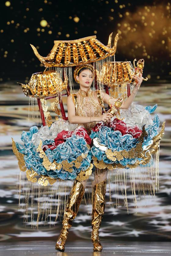 Mãn nhãn trang phục dân tộc cùng Hoa hậu Hoà bình Việt Nam 2022 ảnh 10