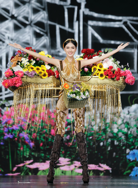 Mãn nhãn trang phục dân tộc cùng Hoa hậu Hoà bình Việt Nam 2022 ảnh 17