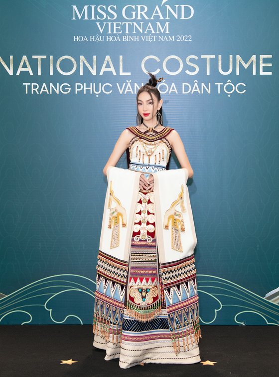 Mãn nhãn trang phục dân tộc cùng Hoa hậu Hoà bình Việt Nam 2022 ảnh 3