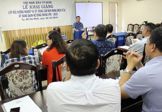 Bồi dưỡng kỹ năng làm báo điện tử và viết PR ảnh 1