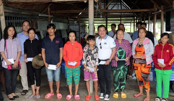 Gần 1 tỷ đồng hỗ trợ các hộ dân bị thiên tai tại Kiên Giang ảnh 1
