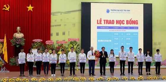 Trường ĐH Trà Vinh nhận Huân chương Lao động hạng Nhì ảnh 2