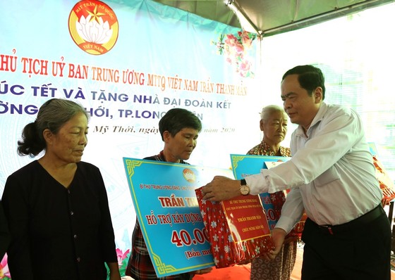 Chủ tịch Trần Thanh Mẫn tặng quà Tết cho công nhân lao động và người nghèo ở An Giang ảnh 3