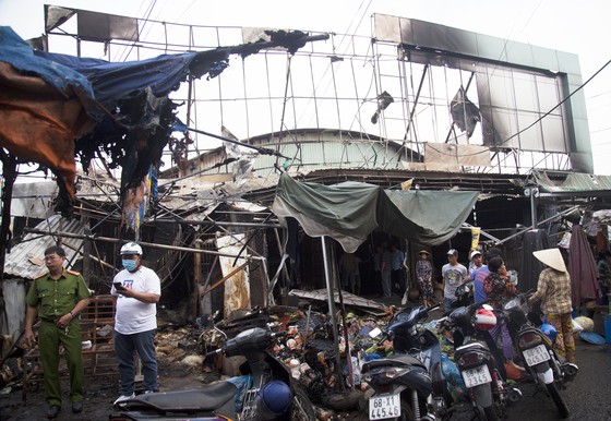 Cháy nhà lồng chợ Rạch Sỏi ở Kiên Giang thiệt hại khoảng 1,5 tỷ đồng ảnh 1