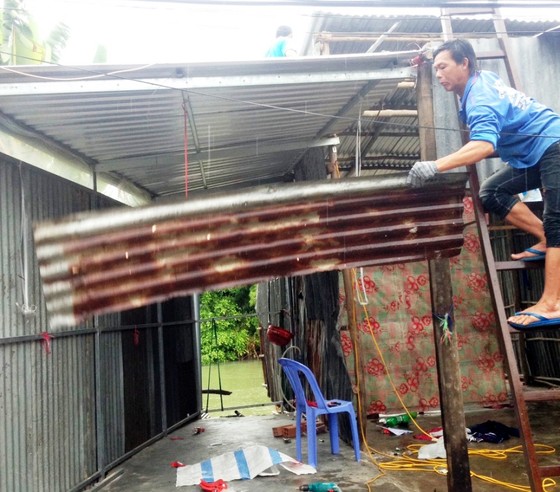 Sạt lở nghiêm trọng khiến 15 hộ dân tại An Giang phải di dời khẩn cấp ảnh 1