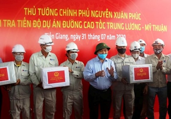 Thủ tướng Nguyễn Xuân Phúc kiểm tra cao tốc Trung Lương - Mỹ Thuận ảnh 2