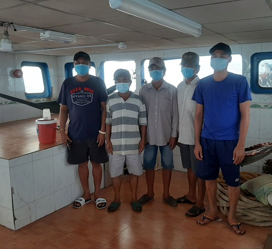 5 thuyền viên nhập cảnh trái phép vào vùng biển Phú Quốc ảnh 1