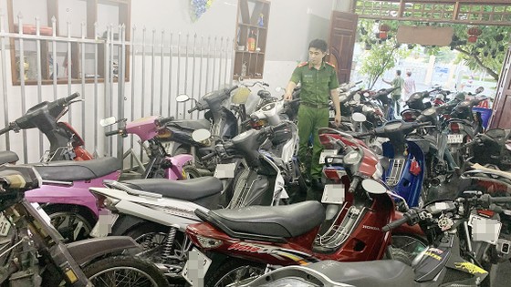 Phát hiện số lượng lớn xe mô tô không giấy tờ trong cơ sở cầm đồ ở An Giang ảnh 1