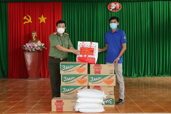 Hỗ trợ 10 tấn gạo và 5 tấn rau củ quả cho người dân Trà Vinh bị ảnh hưởng dịch Covid-19 ảnh 2
