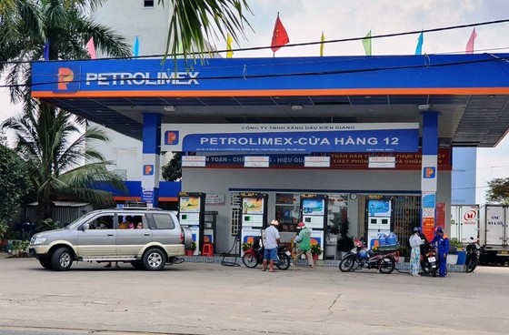 ĐBSCL: Nhiều cửa hàng xăng dầu mở bán trở lại ảnh 1