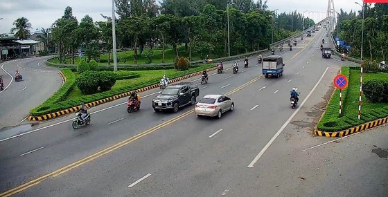 Nhiều người dân ĐBSCL trở lại TPHCM sớm 1 ngày, giao thông ngày cuối kỳ nghỉ lễ 'hạ nhiệt' ảnh 2
