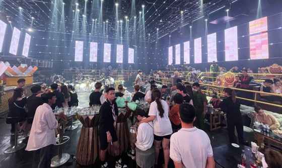 22 người dương tính trong quán bar núp bóng “trung tâm sự kiện” ở Phú Quốc ảnh 1