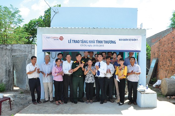 Viet Capital Bank tặng nhà tình thương tại Củ Chi ảnh 2