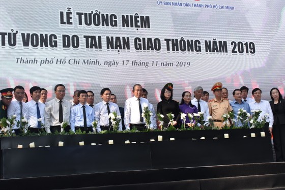 Tưởng niệm nạn nhân tai nạn giao thông: Nhớ người ra đi vì người ở lại ảnh 1