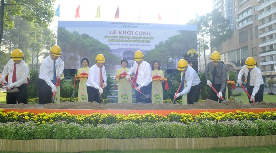 Bí thư Nguyễn Thiện Nhân dự lễ khởi công công trình khôi phục, nâng cấp công viên trước Nhà hát Thành phố ảnh 2