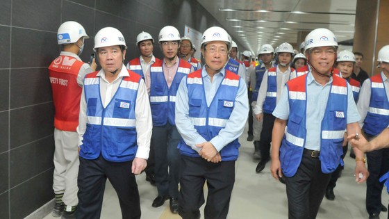 Phó Thủ tướng Phạm Bình Minh thị sát tiến độ thi công tuyến metro Bến Thành - Suối Tiên ảnh 3