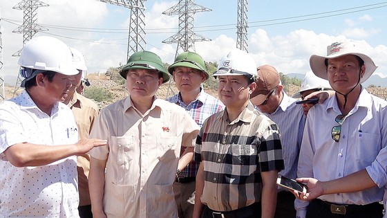 Kiểm tra tiến độ dự án Nhà máy điện mặt trời Trung Nam - Thuận Nam 450MW ảnh 1
