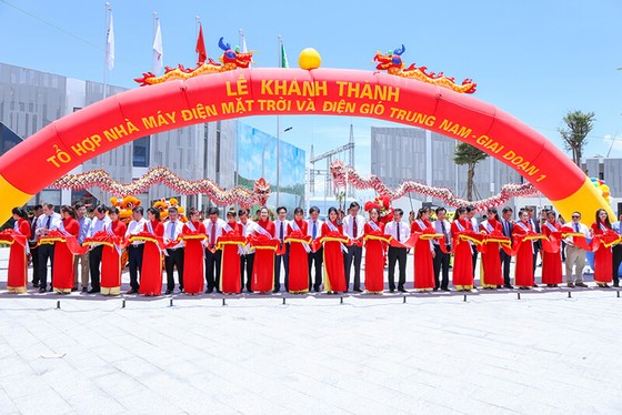 Khánh thành đưa vào vận hành Trạm biến áp 500kV và đường dây 220/500kV kết hợp Nhà máy điện mặt trời Trung Nam ảnh 1