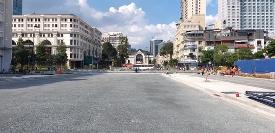 Tháo dỡ rào chắn tuyến metro số 1 trên đường Lê Lợi ảnh 1