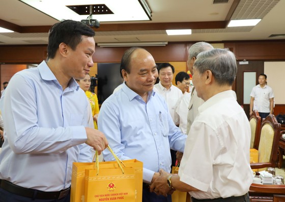 Chủ tịch nước Nguyễn Xuân Phúc: Xây dựng viện dưỡng lão, cơ sở chăm sóc phục vụ người cao tuổi ảnh 2