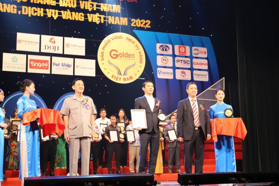 Phương Trang đạt danh hiệu 'Top 10 Nhãn hiệu hàng đầu và Dịch vụ vàng Việt Nam năm 2022' ảnh 1