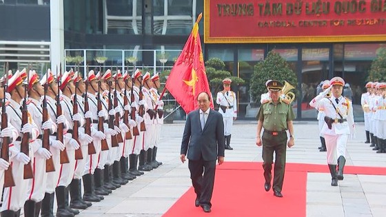 Chủ tịch nước Nguyễn Xuân Phúc: Lực lượng công an đã hoàn thành tốt phong trào 'Đền ơn đáp nghĩa' ảnh 1
