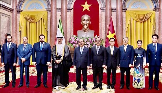 Chủ tịch nước Nguyễn Xuân Phúc tiếp Đại sứ các nước đến trình Quốc thư ảnh 3