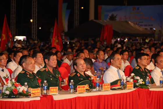 Chủ tịch nước Nguyễn Xuân Phúc dự lễ kỷ niệm 50 năm chiến thắng Cấm Dơi ảnh 5