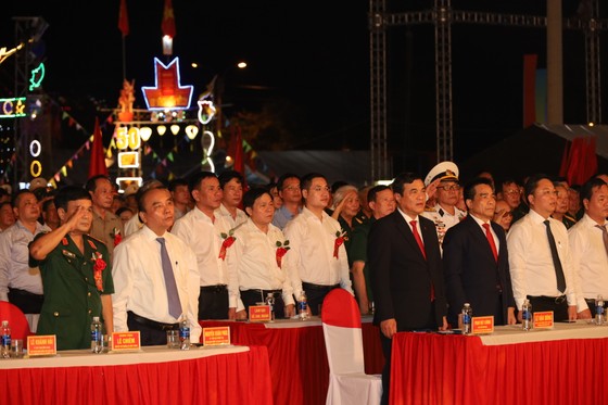 Chủ tịch nước Nguyễn Xuân Phúc dự lễ kỷ niệm 50 năm chiến thắng Cấm Dơi ảnh 1