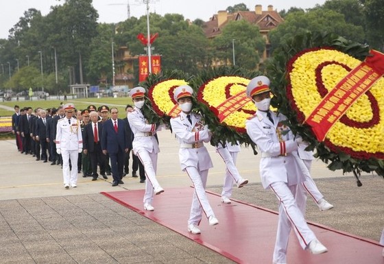 Lãnh đạo Đảng, Nhà nước vào Lăng viếng Chủ tịch Hồ Chí Minh ảnh 3