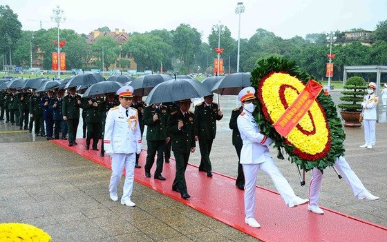 Lãnh đạo Đảng, Nhà nước vào Lăng viếng Chủ tịch Hồ Chí Minh ảnh 4