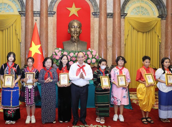 Chủ tịch nước gặp mặt hơn 260 thiếu nhi tiêu biểu trên toàn quốc ảnh 4