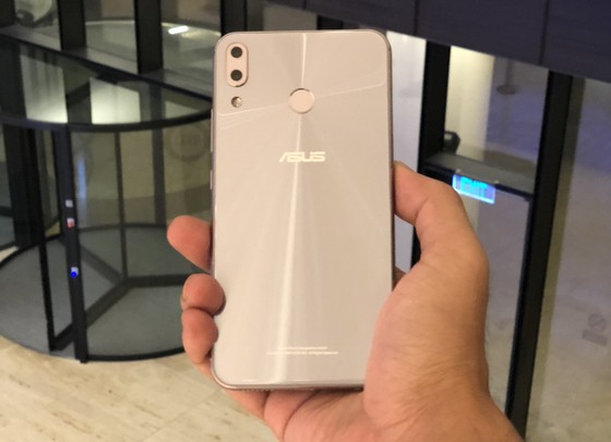 ZenFone 5: Mức giá tại Việt Nam thấp nhất thế giới, chỉ 7,9 triệu đồng ảnh 2