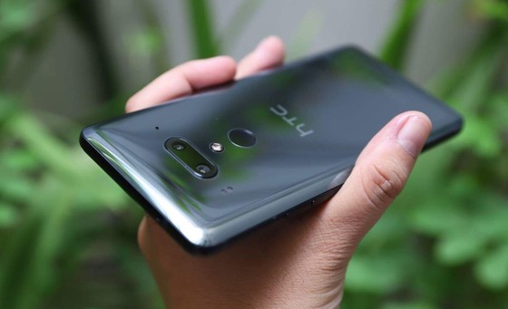 HTC U12 plus bán ở Hoàng Hà Mobile giá gần 20 triệu đồng ảnh 1