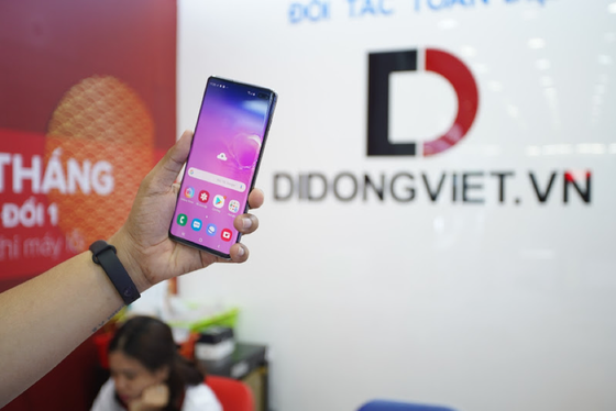 Di Động Việt mở bán Samsung Galaxy S10+ 1TB, giá dưới 30 triệu ảnh 2