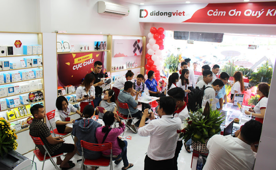 Di Động Việt mang tai nghe Airpods 2 đầu tiên về Việt Nam, giá 6,2 triệu đồng ảnh 3