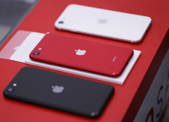 iPhone SE 2020 đầu tiên tại Việt Nam, giá từ 12,7 triệu đồng  ảnh 1