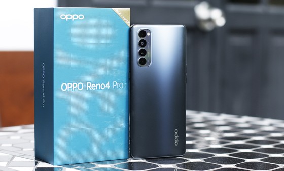 FPT Shop tặng bộ quà trị giá đến 2,99 triệu khi đặt mua OPPO Reno4 Series ảnh 2