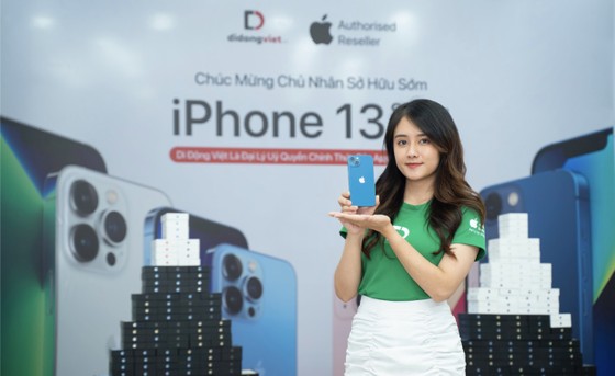 Di Động Việt chuẩn bị iPhone 13 series VN/A, sẵn sàng cho đêm mở bán 22-10 ảnh 1