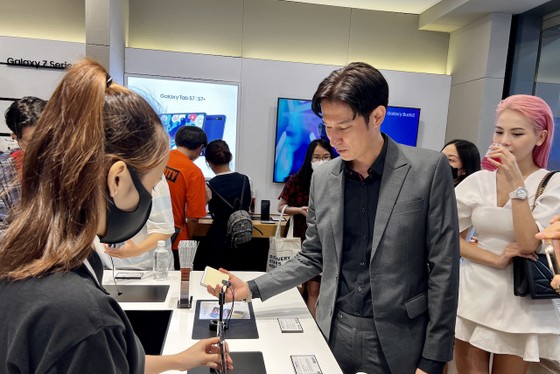 Samsung cùng MT Smart ra mắt cửa hàng ủy quyền cao cấp ảnh 3