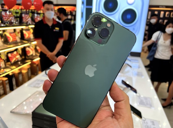 FPT Shop với hơn 3.000 đơn hàng iPhone 13 Pro Max màu xanh lá ảnh 2