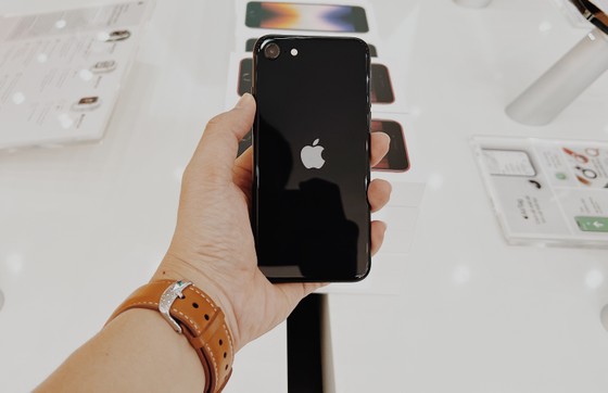iPhone SE 2022 lên kệ sớm, giá chỉ từ 11,99 triệu đồng ảnh 1