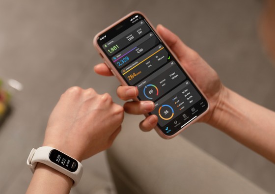 Garmin ra mắt vòng đeo tay thông minh vívosmart 5 và cân thông minh Index S2 ảnh 1