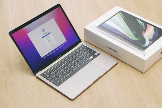 FPT Shop mở bán sớm MacBook Pro M2 2022 ảnh 1