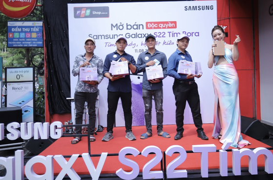 FPT Shop 'mạnh tay' giảm 50% cho Galaxy S22 Bora Purple  ​ ảnh 1