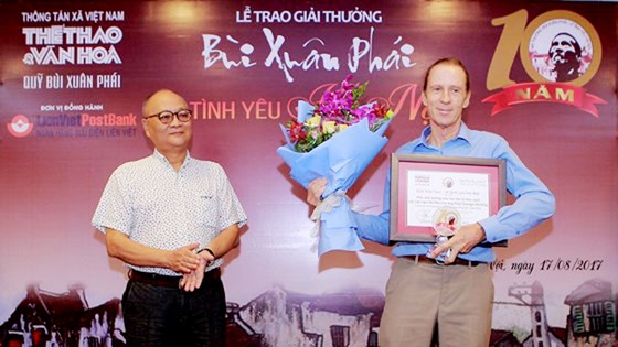 Giải thưởng Bùi Xuân Phái - Vì tình yêu Hà Nội: Nhà văn hóa Hữu Ngọc được trao Giải thưởng Lớn  ảnh 3