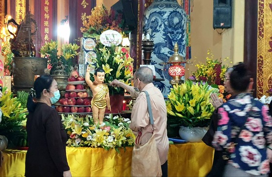 Trang nghiêm chính lễ Phật đản đặc biệt tại chùa Quán Sứ ảnh 3