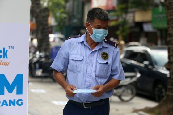 ATM khẩu trang miễn phí cho người dân Hà Nội ảnh 2