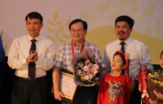 Nhà văn Nguyễn Nhật Ánh được trao giải thưởng Dế Mèn 2020 ảnh 1